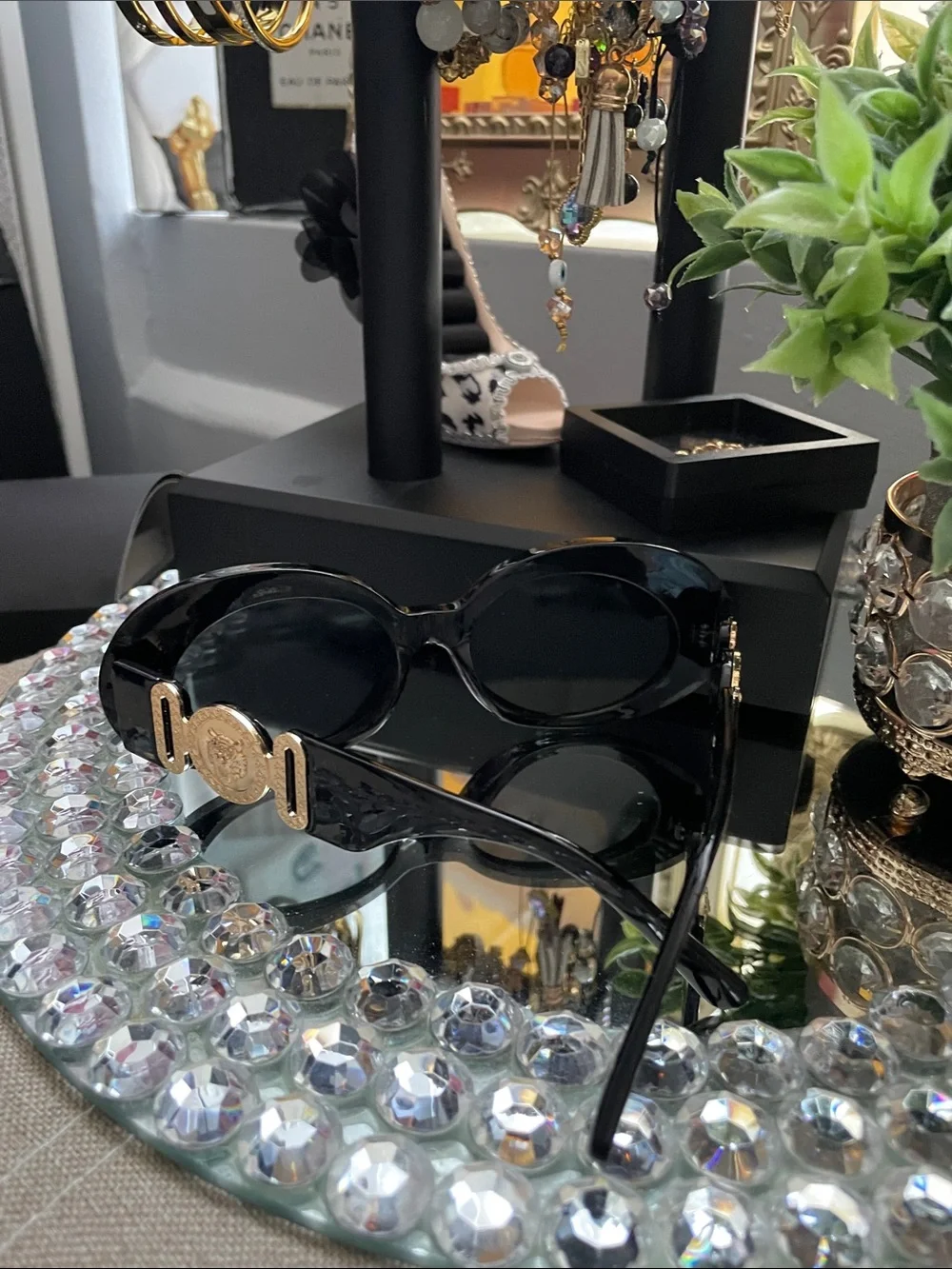 ✨🖤Black Women's CHIC Oval Sunglasses 🖤✨Like New